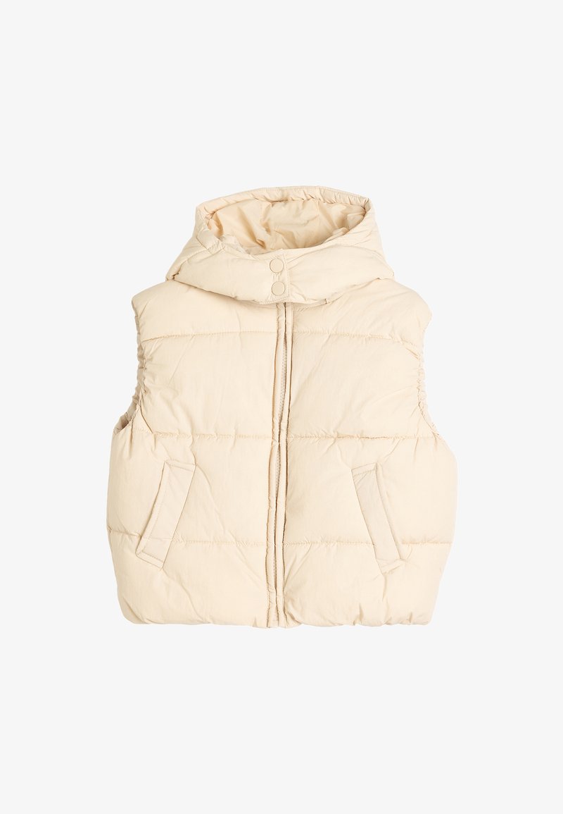 Polstret vest i lys beige med hætte, lynlås foran og to sidelommer. Tekstureret stof med horisontale syninger.