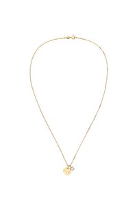 Goldfarbener Kettenanhänger mit einem texturierten runden Pendant und einem kleineren quadratischen Anhänger mit einem klaren Edelsteinakzent.