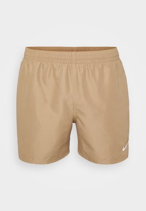 Beige sportshorts lavet af letvægtigt stof, med en elastisk talje og et lille hvidt Nike-logo nederst til højre.