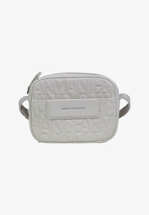 Sac bandoulière rectangulaire blanc avec logos Armani Exchange en relief et une poche avant avec détail de logo en métal.