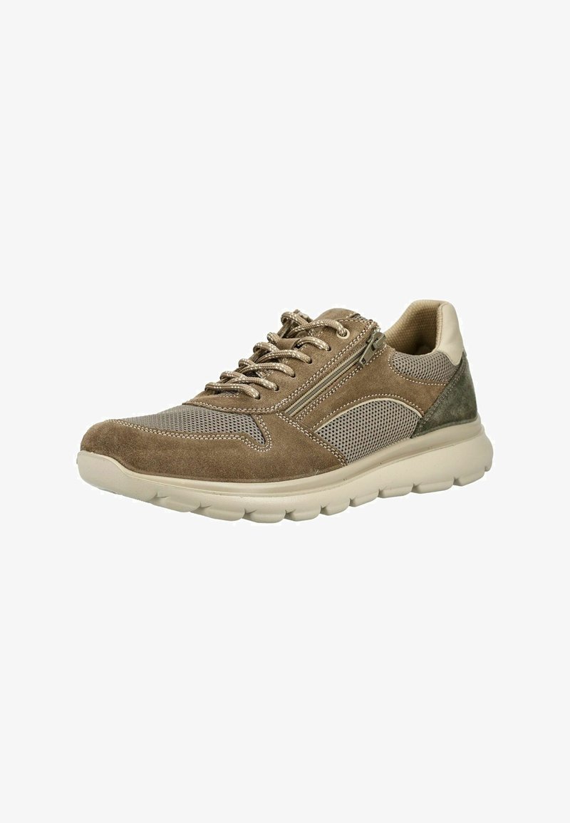 Casual beige en olijfgroene suède sneaker met meshpanelen, veterluiting, zijrits en een gewatteerde witte zool.
