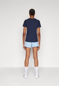 Champion ICONS SHORTS BIG LOGO - Pantalón corto de deporte - light blue