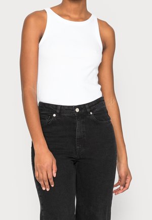 Gestuz Top - white