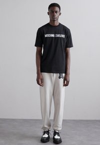 MOSCHINO Μπλουζάκι με στάμπα - fantasia nero