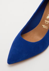 Tamaris Klasické lodičky na opätku - royal blue