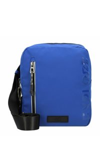 Bolsa de nylon azul tipo bandolera con una correa ajustable negra, que cuenta con un bolsillo frontal con cremallera, texto emblema "EXPLORA" y una textura suave.
