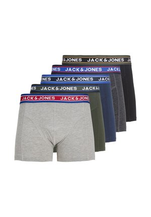 Ung mand med kort blondt hår iført grå Jack & Jones boxershorts, stående foran en ensfarvet lys baggrund, vendt mod fronten.