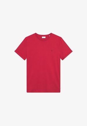 Rde majica iz bombaža s krožnim ovratnikom, kratkimi rokavi in majhnim črnim logotipom "II" na levem prsnem delu. Gladka tekstura, standardna kroj.