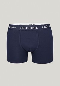Granatowe bokserki wykonane z mieszanki bawełny, z białym elastycznym pasem w talii z czarnym logo "PROCHNIK" i dopasowanym krojem.