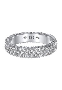 Anillo de plata hecho de plata esterlina 925, adornado con numerosos cristales claros engastados en un diseño de banda con una superficie texturizada.