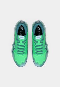 ASICS SONICSMASH - Παπούτσια πάντελ - vital green/misty pine