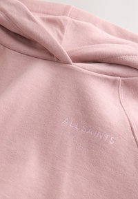 Weiches rosa Hoodie mit gefalteter Kapuze und dezentem "ALLSAINTS" Logo auf der Brust.