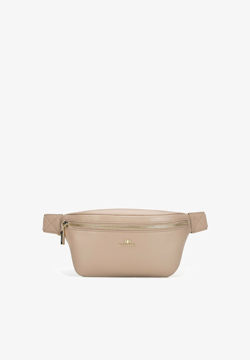 Beżowa skórzana torba na biodra o gładkiej fakturze, z złotym zamkiem błyskawicznym i pikowanym akcentem na pasku. Logo WITCHEŃ wytłoczone z przodu.