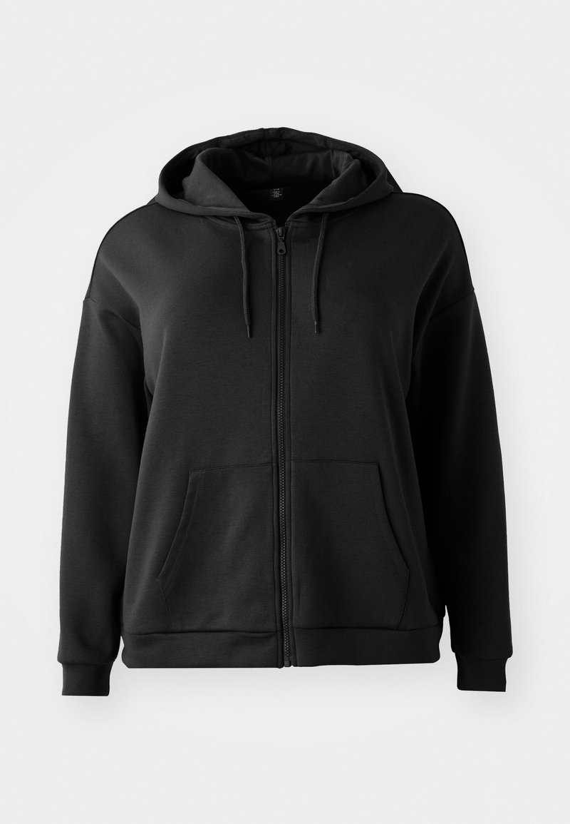 Svart hettejakke med glidelås foran, to sidelommer, snorjustering i hetten og ribbestrikkede mansjetter. Stoffet ser mykt ut med en jevn tekstur.
