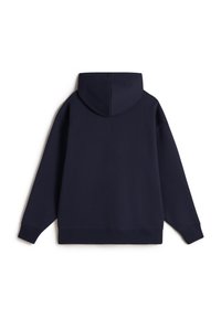 Sweatshirt à capuche bleu marine avec une texture douce, épaules tombantes et poignets côtelés. Il est doté d'une poche kangourou et d'un design simple.