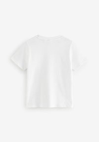 T-shirt en coton blanc à manches courtes, avec un col rond et une coupe droite. Sans motifs ni ornements, présentant une texture lisse.