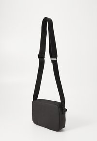 JOOP! Jeans MODICA NUVOLA PINO SHOULDERBAG UNISEX - Borsa a tracolla - black