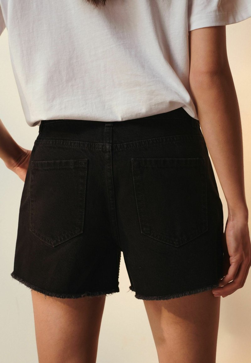 Next EMBELLISHED REGULAR FIT - Džinsiniai šortai - black