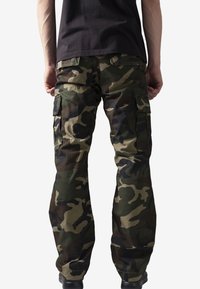 Urban Classics CAMOUFLAGE CARGO PANTS - Cargobroek - green