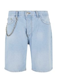 Világoskék farmer rövidnadrág, laza szabással, láncos díszítéssel a derékrészen és klasszikus öt zsebes kialakítással.