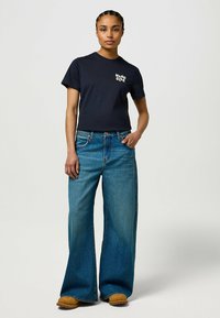 Wrangler SHORT SLEEVE - SLIM FIT - Camiseta estampada - dark navy