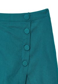 Sezione di gonna teal con bottoni rivestiti in tessuto lungo la parte anteriore e chiusura con zip laterale in vita.