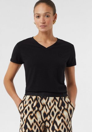 - T-shirt basic