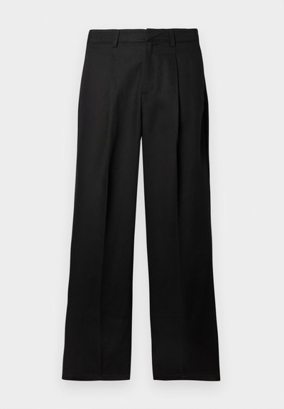 Schwarze maßgeschneiderte Hose aus einem glatten Stoff, mit weitem Bein, Vorderfalten und einem verdeckten Reißverschluss am Bund.