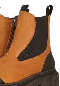 ALV by Alviero Martini CHELSEA - Enkellaarsjes met plateauzool - tan