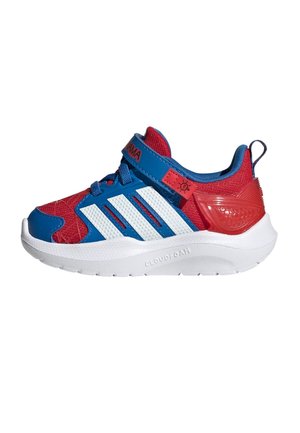 Czerwono-niebieski but sportowy z siateczkową cholewką, trzema białymi paskami, wyściełanym kołnierzem i białą piankową podeszwą, wyposażony w rzep.