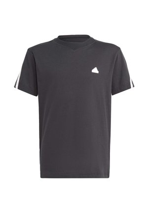 T-shirt nera a maniche corte in cotone morbido, con scollo a V, un piccolo logo bianco sul petto e dettagli a righe sulle maniche.