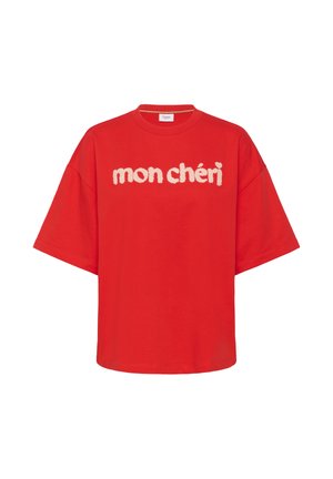 Czerwona, oversize'owa koszulka z bawełny, z puszystym, białym napisem "mon chéri" na przodzie. Krótkie rękawy i okrągły dekolt.