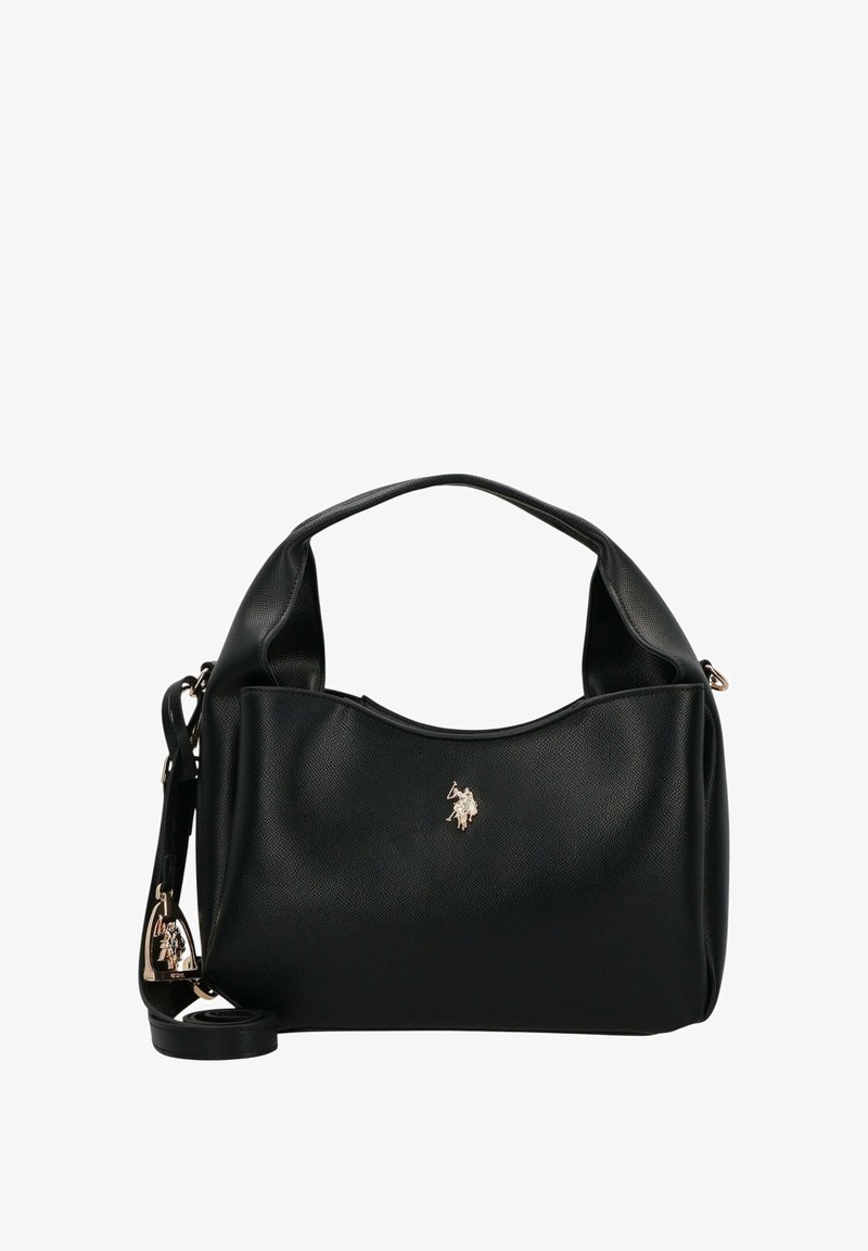 Czarna syntetyczna torebka o teksturowanej powierzchni, z zaokrąglonym górnym brzegiem, odpinanym paskiem na ramię i widocznym metalicznym logo na froncie.