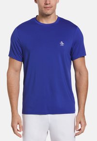 Korte mouwen sportshirt voor heren in een heldere blauwe stof, met een ronde hals en een wit pinguïnlogo op de linker borst. Heren met een gladde textuur.