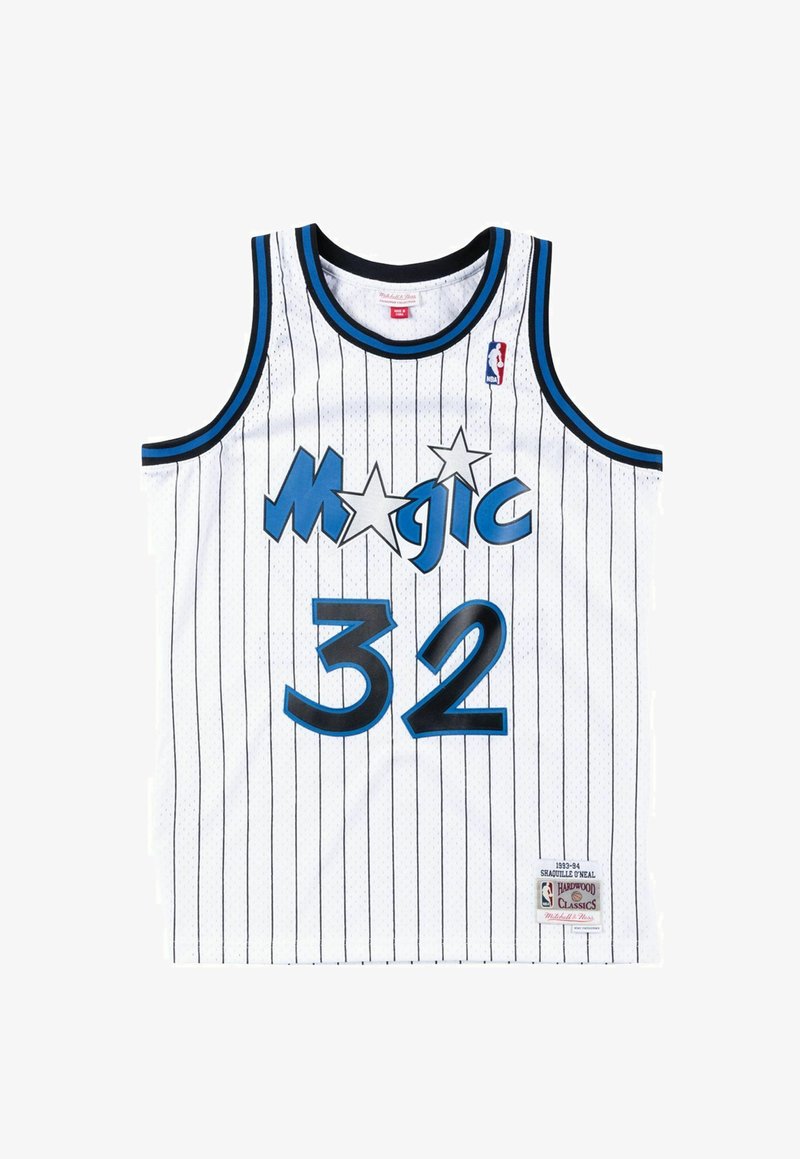 Maillot de basket-ball blanc avec des rayures bleues et noires. Présente le mot "Magic" en lettres bleues et le numéro "32" en noir, avec l'étiquette du logo NBA.