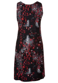 Robe sans manches avec un motif audacieux de cercles rouges et noirs et de rectangles sur un fond sombre. Tissu lisse avec une coupe décontractée.
