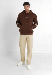 Sixth June CREW - Jersey con capucha - dark brown