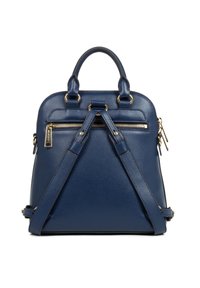 Zaino in pelle blu navy con superficie testurizzata, doppie maniglie superiori, spallacci regolabili e dettagli in hardware dorato. Presenta un vano con zip sul davanti.