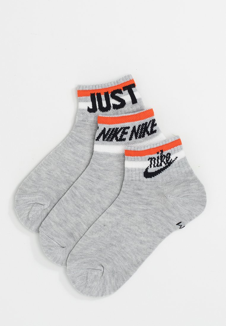 Nike Sportswear Strumpor grå
