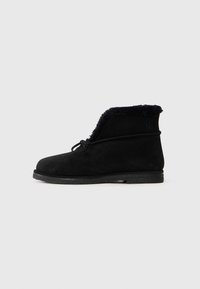 Valittu, black