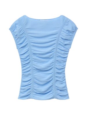 Hellblaues, kurzärmeliges Oberteil mit gerafften Details vorne und an den Ärmeln, mit weitem Ausschnitt und figurbetonter Silhouette.