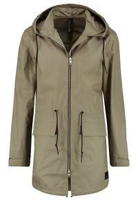 Veste légère olive verte à capuche avec fermeture éclair sur le devant, cordons de serrage réglables à la taille et à la capuche, et poches à rabat de chaque côté.