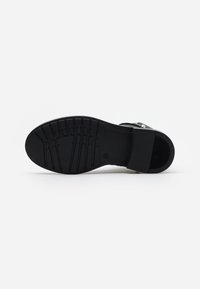 Richter Stivaletti stringati - black