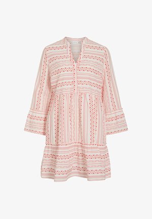 Lett, rosa- og hvitmønstret kjole med V-hals, trekvart lange ermer og en utsvingt skjørt med geometriske mønstre.