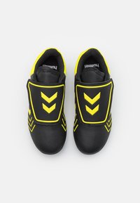 Hummel HATTRICK - Fodboldstøvler til fast underlag - caviar/safety yellow