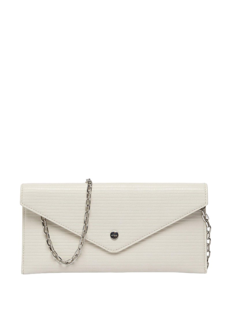 Prostokątna kremowa kopertówka z teksturowanym wzorem, klapką w stylu koperty, zapięciem na srebrny guzik oraz cienkim srebrnym łańcuszkiem.