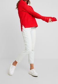 TWINTIP Pullover - red