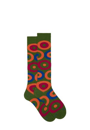 Calze pesca alte fino al ginocchio in cotone verde con vivaci motivi circolari arancioni, rossi, blu e pesca, caratterizzate da una texture liscia e una base di colore solido.