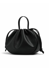 Borsa in pelle nera dalla forma arrotondata, con parte superiore arricciata, due manici e chiusura con coulisse. Superficie testurizzata con una leggera lucentezza.