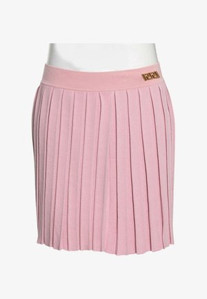 Jupe plissée en maille rose clair avec une large ceinture et un petit détail logo doré sur le côté.